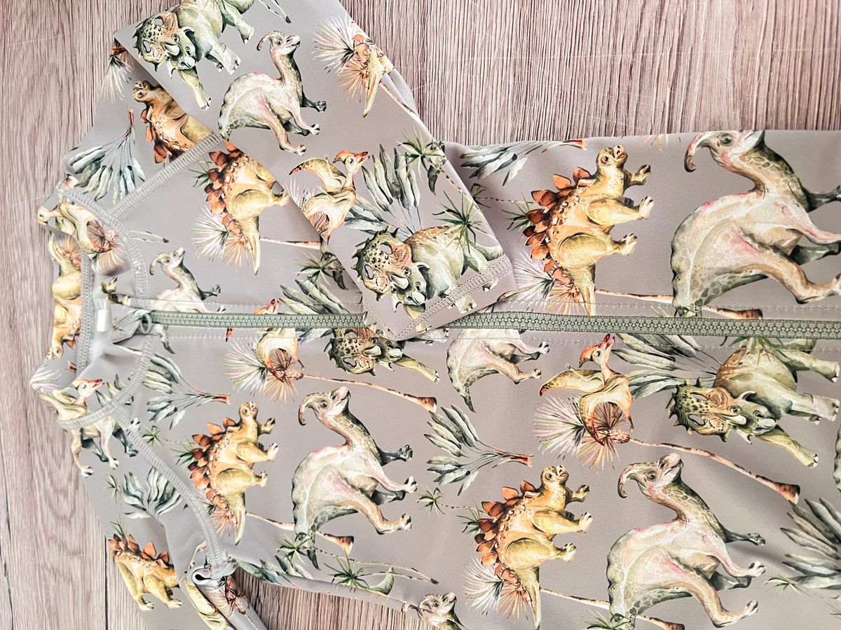 Hust and claire badedrakt dinosaur seagrass longsleeves